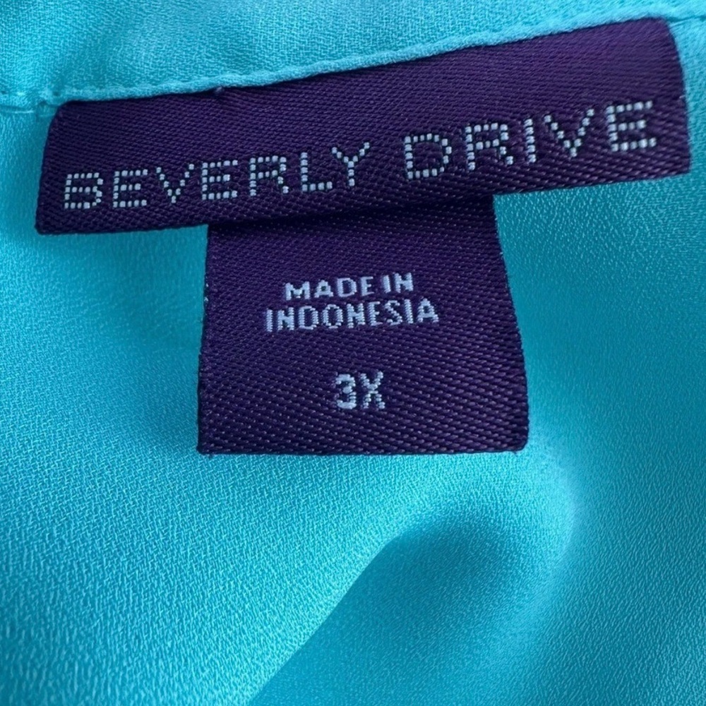 Beverly Drive Mint Button-Down Blouse - Picture 3 of 3